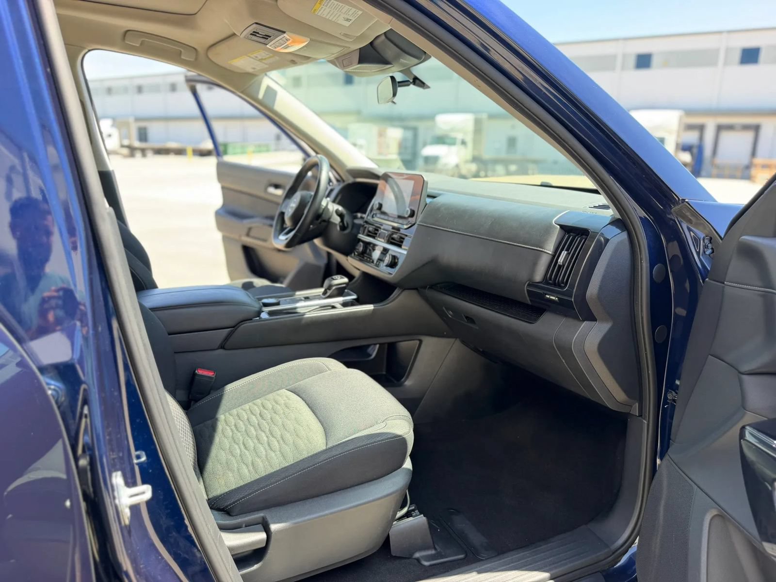 Used 2022 Nissan Pathfinder SV w/ SV Premium Package AWD/4WD image 24
