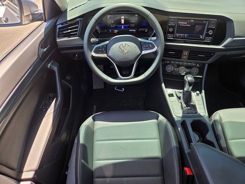 Certified 2024 Volkswagen Jetta SE w/ Panoramic Sunroof Package FWD image 14