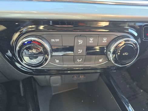 Used 2025 Chevrolet Trax LT w/ LT Convenience Package image 27