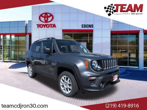 Used 2022 Jeep Renegade Latitude w/ Convenience Group AWD/4WD image 1