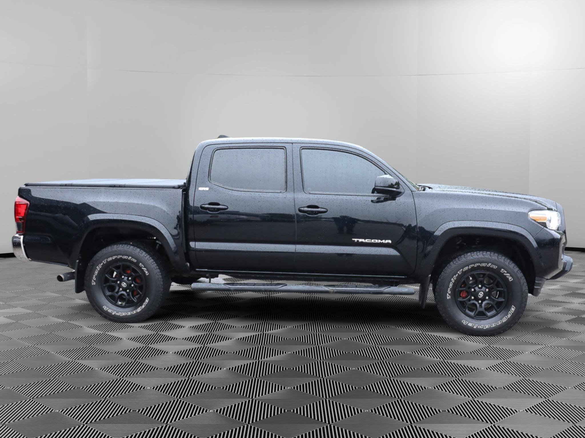 Used 2019 Toyota Tacoma SR5 AWD/4WD image 9