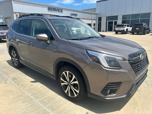 Used 2023 Subaru Forester Limited AWD/4WD image 2