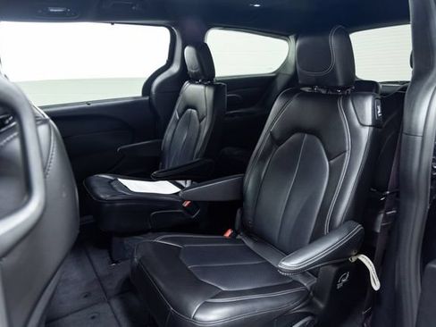 Used 2025 Chrysler Pacifica Select FWD image 22