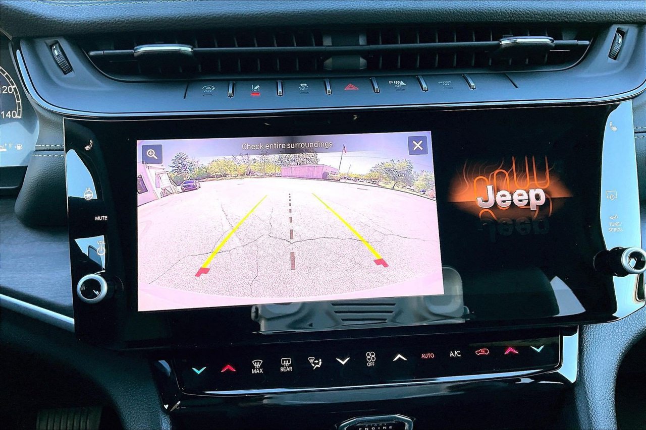 New 2027 Jeep Grand Cherokee Altitude RWD image 13