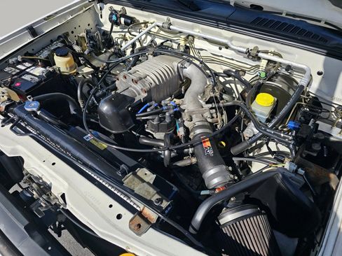 Used 2004 Nissan Frontier S/C image 16