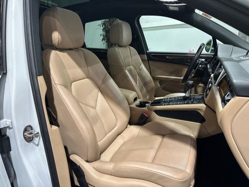 Used 2019 Porsche Macan AWD/4WD image 57