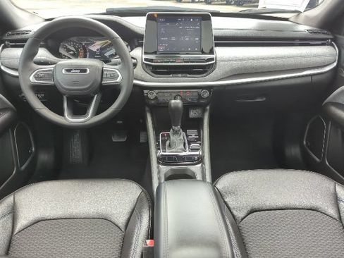 Certified 2025 Jeep Compass Latitude w/ Sun & Sound Group AWD/4WD image 7