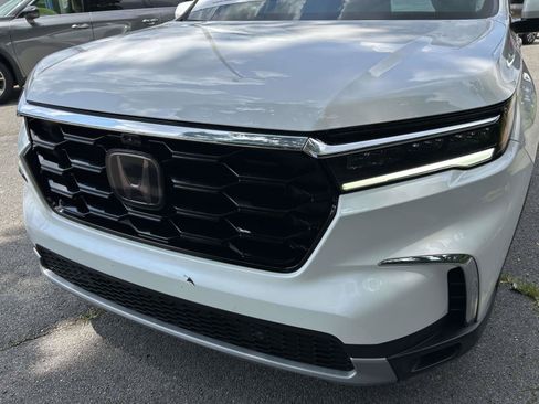 Used 2025 Honda Pilot Elite image 10