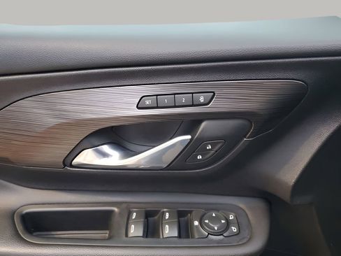 Used 2021 GMC Terrain SLT image 27