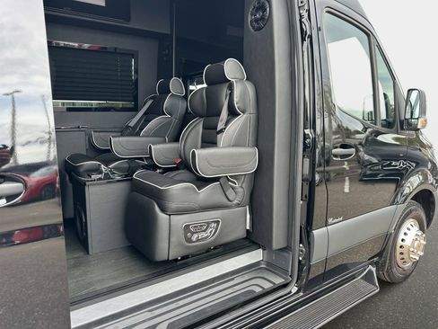 Used 2025 Mercedes-Benz Sprinter 3500 image 10