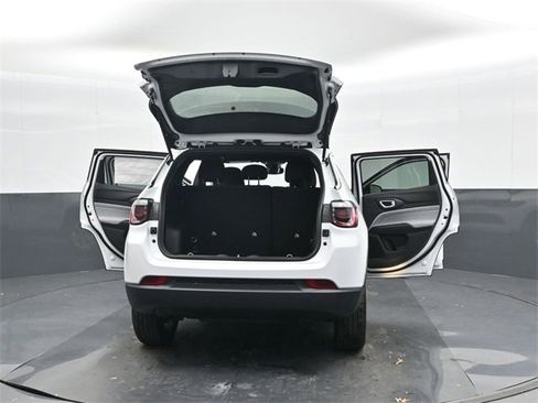 Used 2025 Jeep Compass Sport image 44