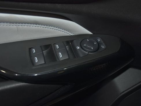 Used 2025 Chevrolet Trax LT FWD image 21