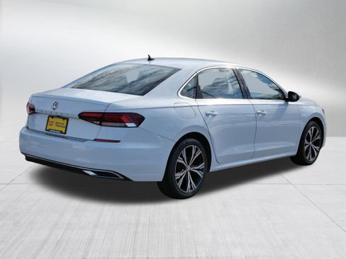 Certified 2022 Volkswagen Passat 2.0T SE image 7