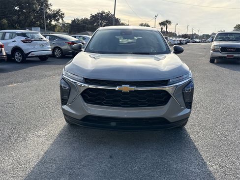 Used 2024 Chevrolet Trax LS w/ Driver Confidence Package image 8