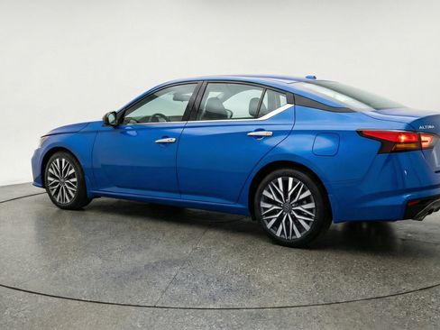 Used 2025 Nissan Altima 2.5 SV image 6