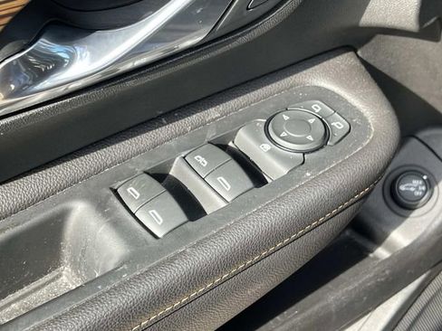 Used 2020 GMC Terrain SLE w/ Driver Convenience Package image 18