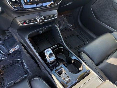 Certified 2024 Volvo XC40 B5 Plus w/ Protection Package Premier image 26