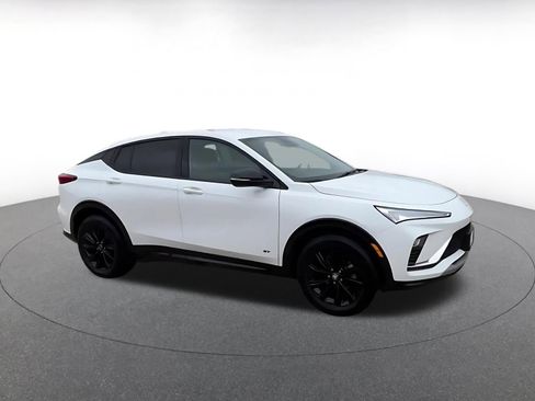 Used 2025 Buick Envista Sport Touring image 2