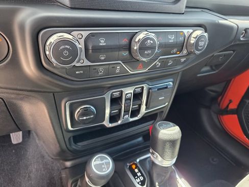 Used 2018 Jeep Wrangler Unlimited Sport S AWD/4WD image 24