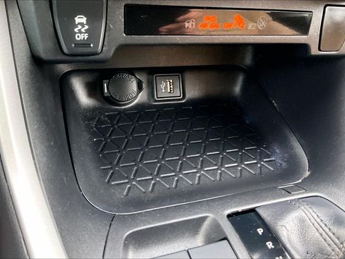 Used 2023 Toyota RAV4 LE AWD/4WD image 30
