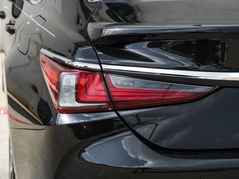 Used 2020 Lexus ES 300h w/ Premium Package FWD image 47