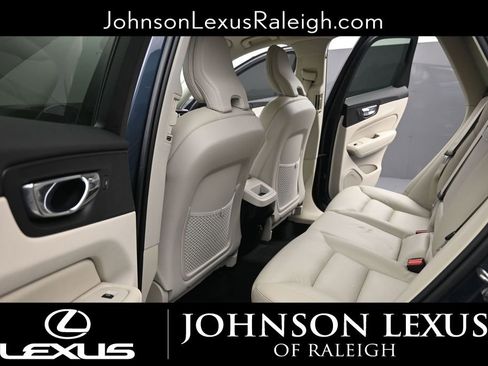 Used 2020 Volvo XC60 T5 Momentum w/ Protection Package Premier FWD image 12