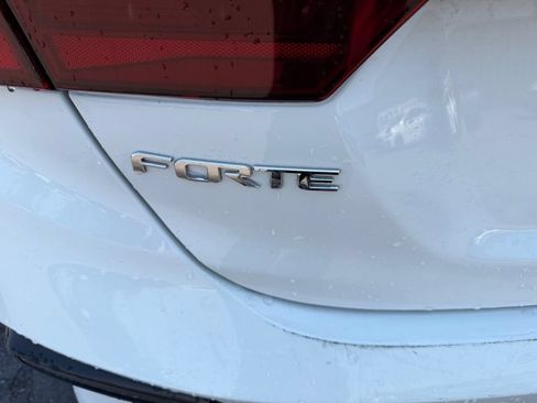 Used 2020 Kia Forte LXS FWD image 29