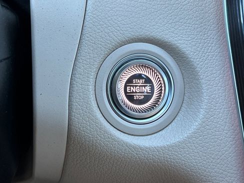 Used 2021 Mercedes-Benz GLC 300 4MATIC w/ Premium Package image 26