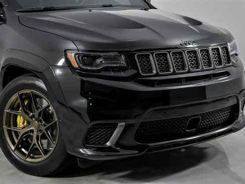 Used 2018 Jeep Grand Cherokee Trackhawk AWD/4WD image 2