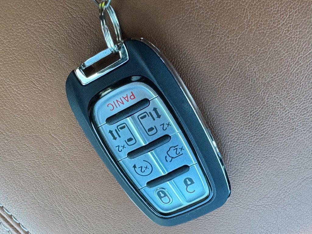 Used 2024 Chrysler Pacifica Pinnacle FWD image 38