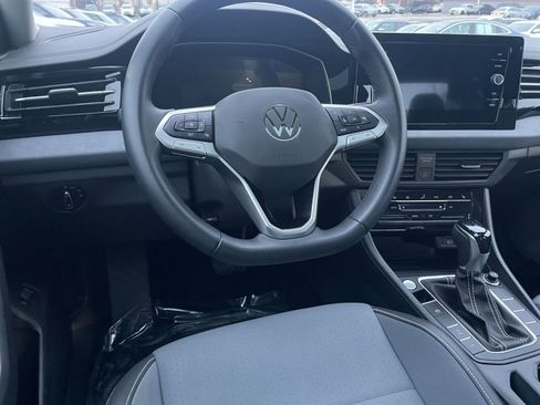 Used 2025 Volkswagen Jetta SE image 33