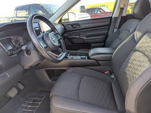 Used 2023 Nissan Pathfinder SV AWD/4WD image 27