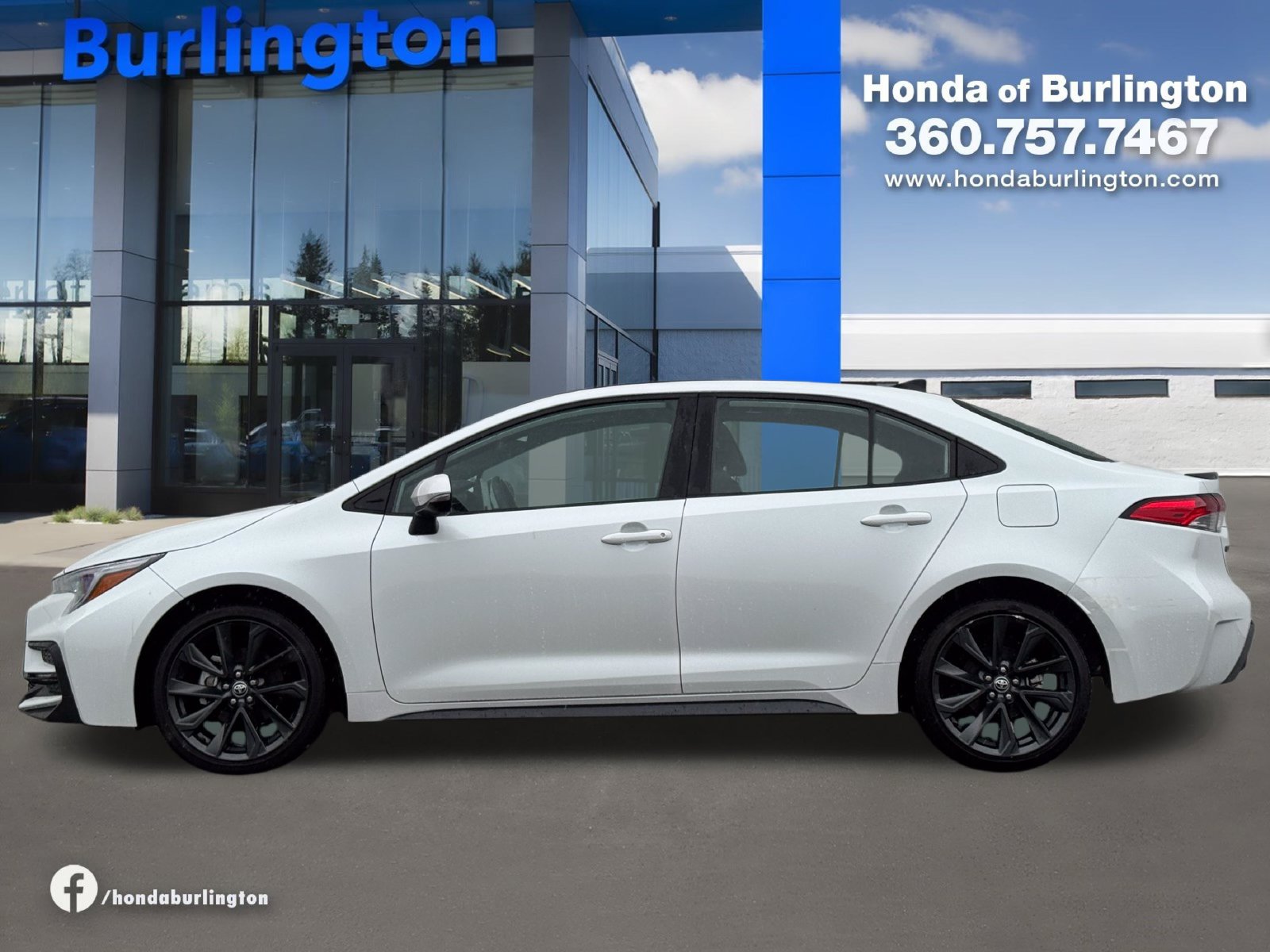 Used 2024 Toyota Corolla SE w/ SE Premium Package FWD image 3
