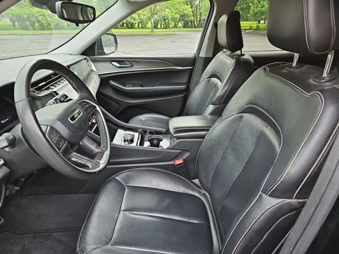 Used 2023 Jeep Grand Cherokee Limited w/ Black Appearance Package AWD/4WD image 18