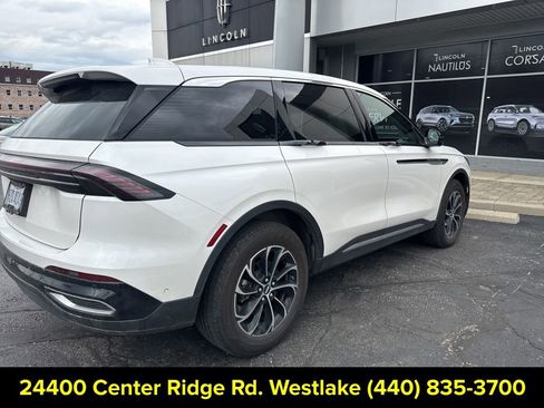 Used 2024 Lincoln Nautilus Premier w/ Equipment Group 102A image 5