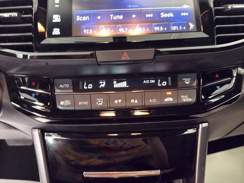 Used 2017 Honda Accord EX-L image 5