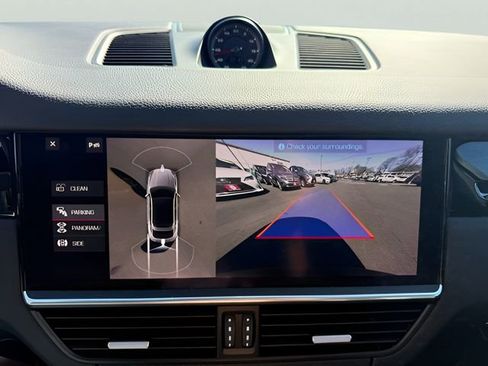 Used 2021 Porsche Cayenne Coupe image 22