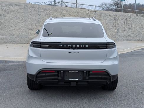Used 2025 Porsche Macan 4 Electric image 6