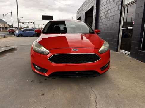 Used 2016 Ford Focus SE w/ Equipment Group 201A image 3