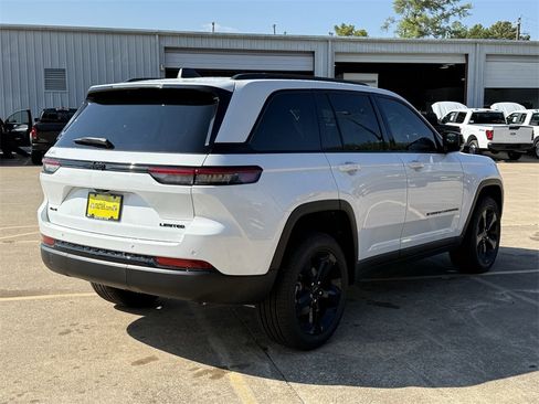 New 2025 Jeep Grand Cherokee Limited w/ Black Appearance Package image 7