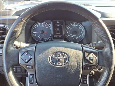 Used 2019 Toyota Tacoma TRD Sport image 12