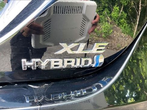 Used 2020 Toyota Camry XLE w/ Carpet Mat Package FWD image 9
