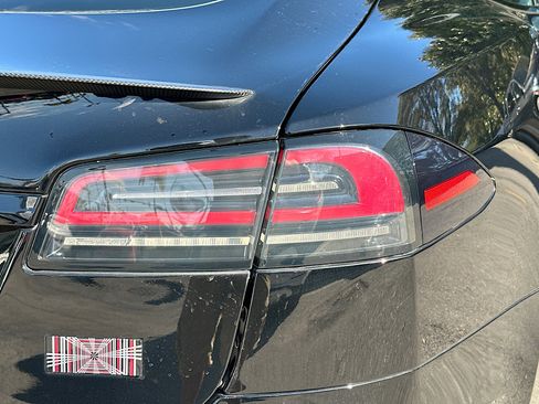 Used 2022 Tesla Model S Plaid image 33