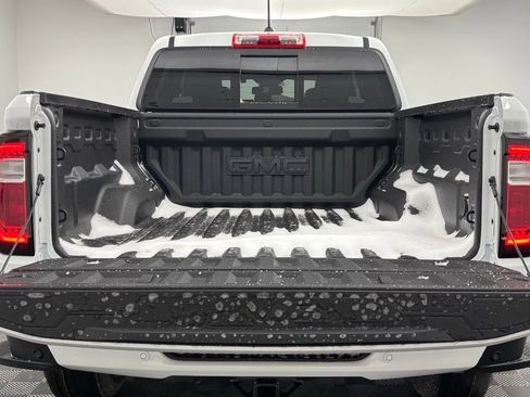 New 2026 GMC Canyon Elevation w/ Convenience Package image 9