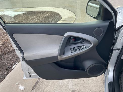 Used 2012 Toyota RAV4 4WD image 21