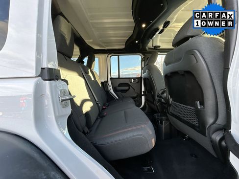 Used 2025 Jeep Wrangler Unlimited Rubicon image 26