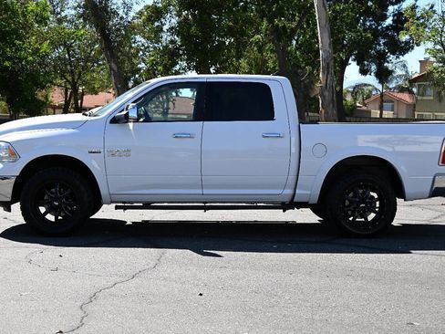 Used 2018 RAM 1500 Laramie w/ Convenience Group AWD/4WD image 3