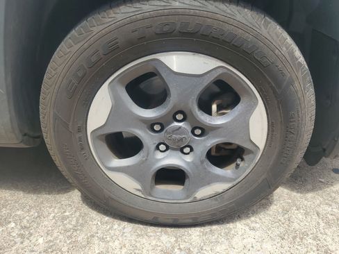 Used 2018 Jeep Renegade Sport w/ Power & Air Group FWD image 12