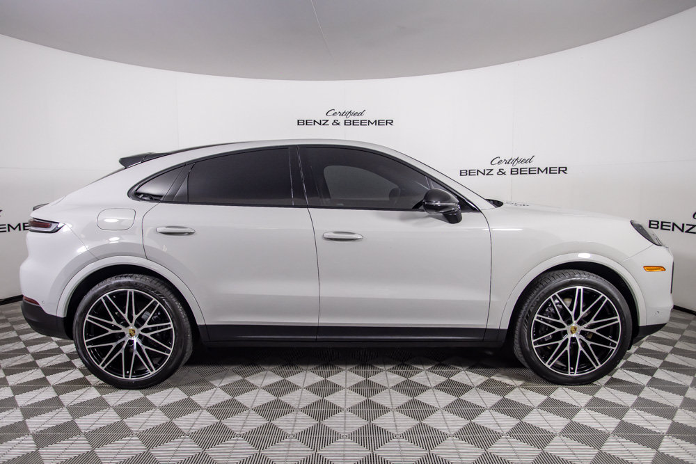 Used 2024 Porsche Cayenne Coupe AWD/4WD image 3