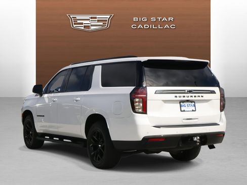 Used 2022 Chevrolet Suburban Z71 w/ Luxury Package image 3
